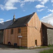 Pignon terminé, façade nord en cours de finition